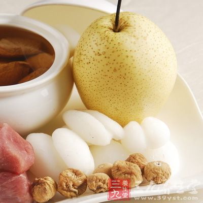 冰糖雪梨銀耳羹的好處