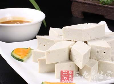 豆腐切片,並准備好較多的姜 豆腐切片,並准備好較多的姜
