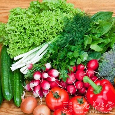 點心:蔬菜塔(小番茄、花椰菜、起司) 點心:蔬菜塔(小番茄、花椰菜、起司)