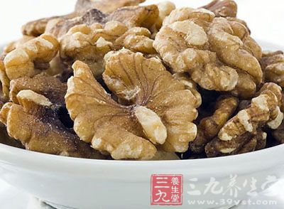核桃仁:性味甘,溫 核桃仁:性味甘,溫