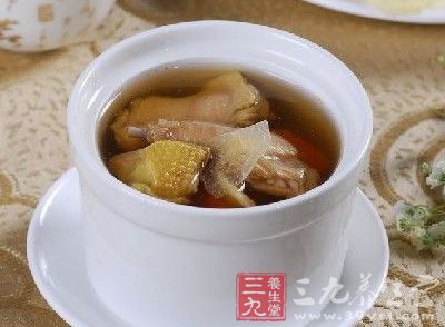山藥田七與老母雞熬湯