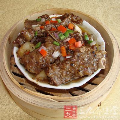 豬排骨，蒸肉米粉調料，南瓜，或土豆、番薯、芋頭等澱粉含量高的菜