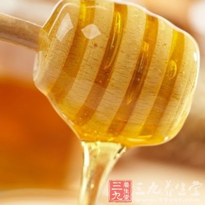 清水煮開後加蜂蜜調勻喝下 清水煮開後加蜂蜜調勻喝下