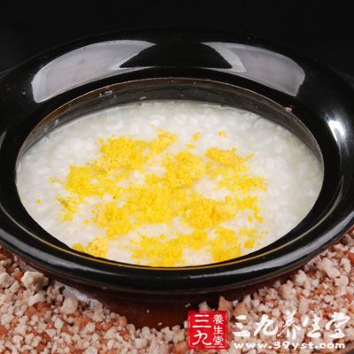 食韭菜,能增強人體脾、胃之氣,可以補肝腎、暖腰膝 食韭菜,能增強人體脾、胃之氣,可以補肝腎、暖腰膝