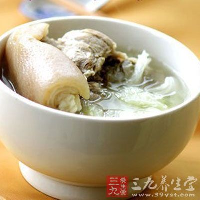 豬肘一只、蔥20克、姜20克