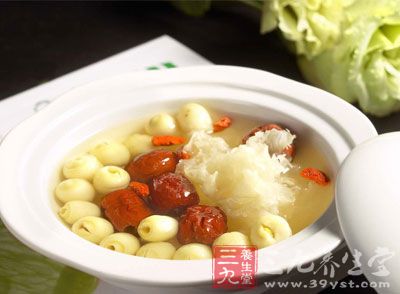 銀耳蓮子湯