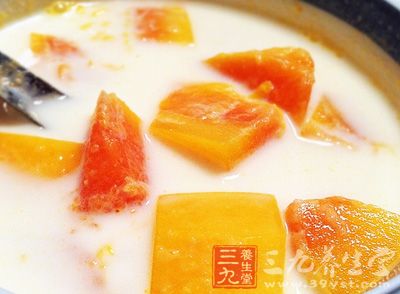 木瓜牛奶是一種非常美味的瘦臉和減肥飲品