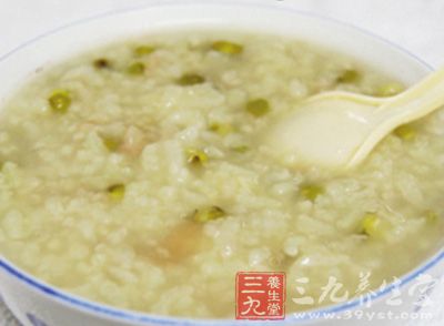 棗蜜粥具有潤肺止咳、潤腸通便的功效