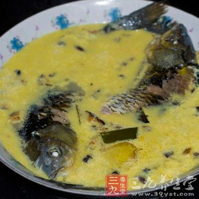 鲫魚炖蛋