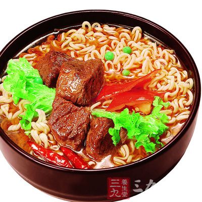 方便面加一些蔬菜和瘦肉可以使營養更均衡