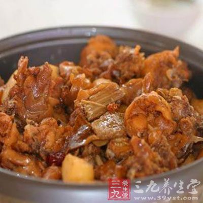 兔肉250克,當歸15克,百合50克,田七10克,素油、食鹽適量 兔肉250克,當歸15克,百合50克,田七10克,素油、食鹽適量