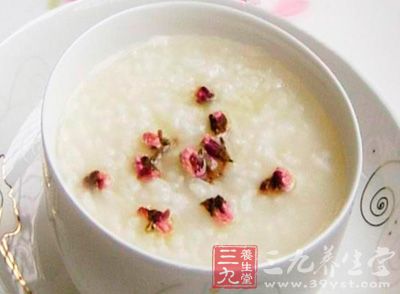 桃花粥具有美容，治療血瘀病症的功效