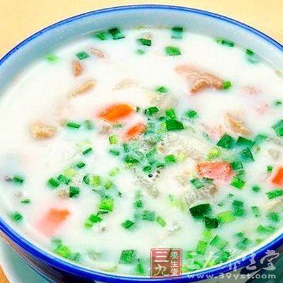 荷花粥色碧綠微亮，令人食欲大開