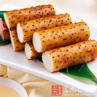 山藥含有粘液蛋白，有降低血糖的作用