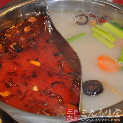 火鍋湯匯聚了各種食物的精華，味道鮮美而且營養豐富