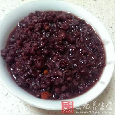 山藥羊肉粥配麥片，滋潤溫補