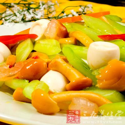 西芹炒蘑菇