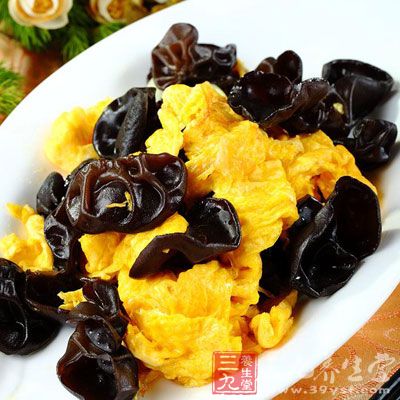 晚餐黑木耳炒雞蛋配上半碗米飯 晚餐黑木耳炒雞蛋配上半碗米飯