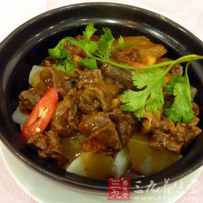 牛肉有補中益氣，滋養脾胃，強健筋骨，化痰息風，止渴止涎的功效