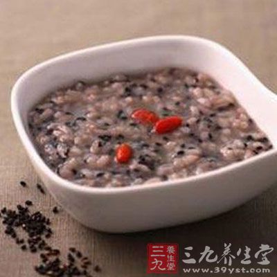 用黑芝麻適量，粳米100克