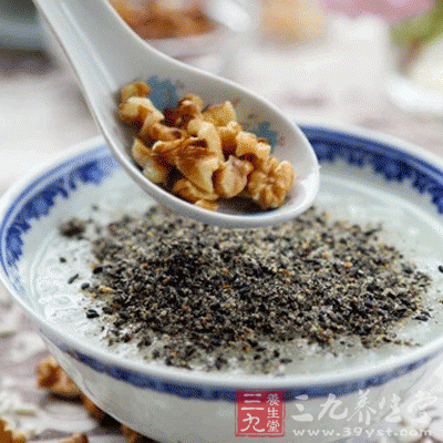 噴香營養的核桃仁芝麻糯米粥
