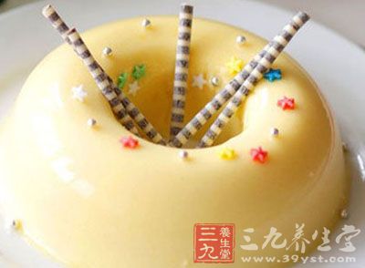 趁熱分裝於布丁模子或其他蛋糕、面包容器。 趁熱分裝於布丁模子或其他蛋糕、面包容器。