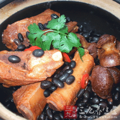 黑豆排骨湯