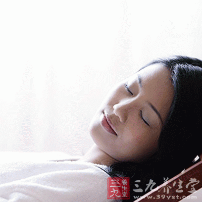 每天中午小睡對健康具有近期和遠期益處