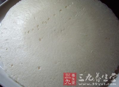再將其做成餅狀，共做3只，置鍋中煮熟即可食用。