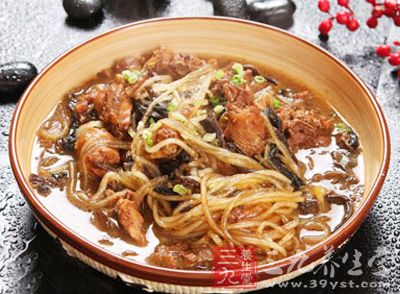 酸菜豬肉炖粉條
