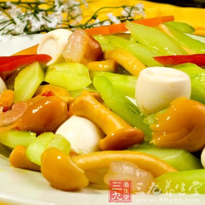 西芹炒蘑菇