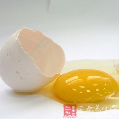 (薄力粉45克、發酵粉1/4小匙)黃油40克、砂糖35克、雞蛋1個、葡萄干30克、朗姆酒1/2大匙。 (薄力粉45克、發酵粉1/4小匙)黃油40克、砂糖35克、雞蛋1個、葡萄干30克、朗姆酒1/2大匙。