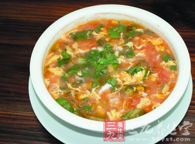 非常適合剛旅行歸來的人,也適合頭天酒喝多了,第二天需要調養的人。疙瘩湯的制作關鍵是面疙瘩的做法,最要緊的是掌握調面時水量。 非常適合剛旅行歸來的人,也適合頭天酒喝多了,第二天需要調養的人。疙瘩湯的制作關鍵是面疙瘩的做法,最要緊的是掌握調面時水量。