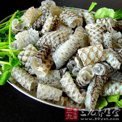 魚的年齡越大，魚腦和魚皮中含有的汞就越多了。