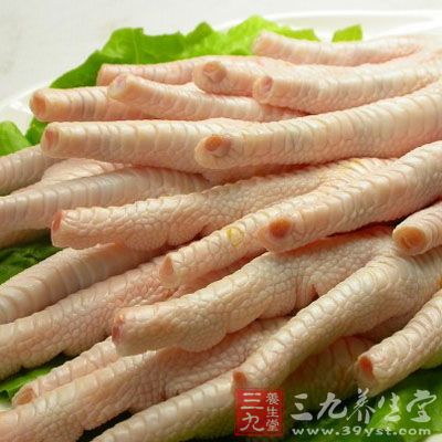 做雞爪的時候想要最大限度的降低雞爪的熱量,其實可以選一些降脂的蔬菜搭配食用,比如說辣椒、大蒜、苦瓜等。 做雞爪的時候想要最大限度的降低雞爪的熱量,其實可以選一些降脂的蔬菜搭配食用,比如說辣椒、大蒜、苦瓜等。