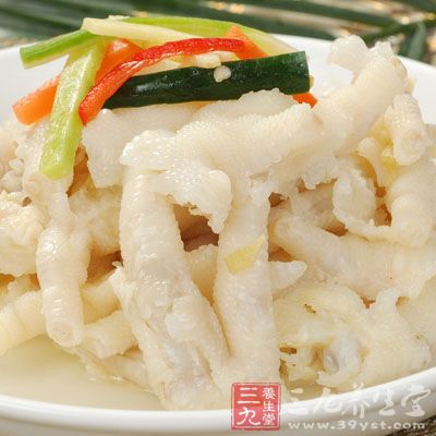 泡兩天後拿出來挑出鳳爪和泡椒就可以了。 泡兩天後拿出來挑出鳳爪和泡椒就可以了。