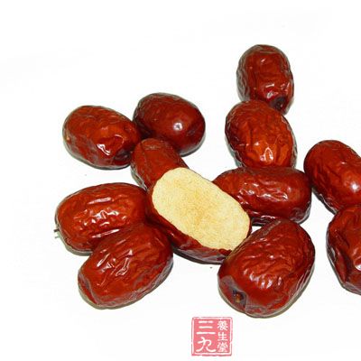 總得來說茵陳對人的身體是有很多好處的,但是茵陳也是一種中草藥,是藥三分毒,因此如果過量服用茵陳的主也會引起頭暈,惡心,腹瀉等症狀,因此在服用茵陳要十分注意。 總得來說茵陳對人的身體是有很多好處的,但是茵陳也是一種中草藥,是藥三分毒,因此如果過量服用茵陳的主也會引起頭暈,惡心,腹瀉等症狀,因此在服用茵陳要十分注意。