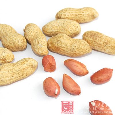 研究人員認為,花生中的脂肪酸構成,再加上其他成分的作用,能降低低密度脂蛋白的含量,讓心髒更加健康。 研究人員認為,花生中的脂肪酸構成,再加上其他成分的作用,能降低低密度脂蛋白的含量,讓心髒更加健康。
