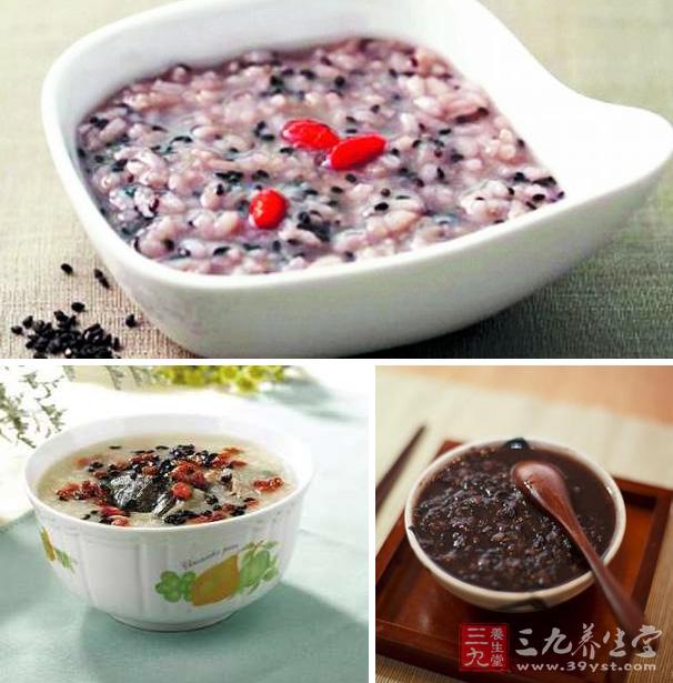 秋天容易便秘,而黑芝麻潤燥的功效非常好。做的時候,可以把黑芝麻稍微研磨一下,再與大米同煮,口感更醇厚。