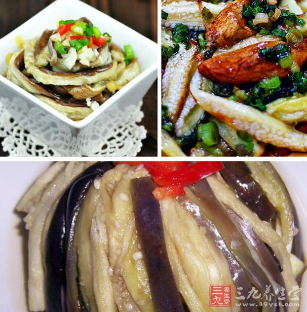 茄子洗淨削皮,切成小片,放入碗內,撒上少許鹽,再投如涼水中,泡去茄褐色,撈出放蒸鍋內蒸熟,取出晾涼;蒜搗末。 茄子洗淨削皮,切成小片,放入碗內,撒上少許鹽,再投如涼水中,泡去茄褐色,撈出放蒸鍋內蒸熟,取出晾涼;蒜搗末。