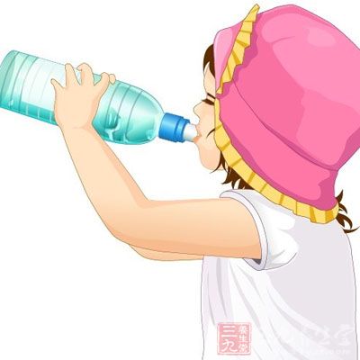 要勤飲水，保持體內外水份