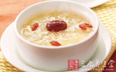 銀耳蓮子湯