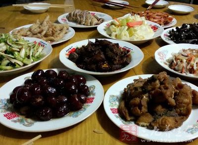 除合家團圓、聚天倫之樂外，也祈求一家大小平安