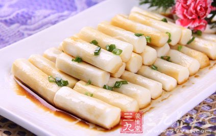 山藥洗淨切片鍋中放水燒開