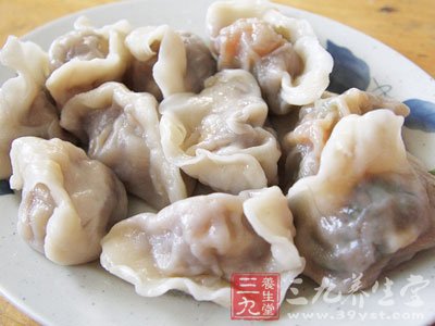用筷子順一個方向攪打均勻上勁