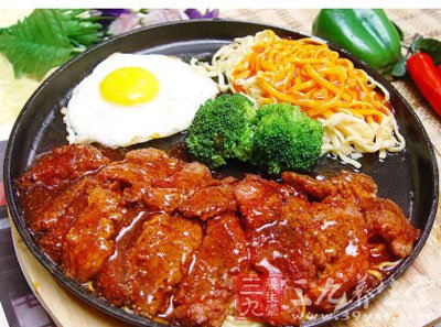 再放入肉條及適量清水燒沸