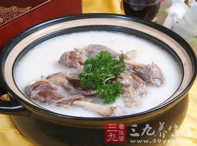撒上蔥絲和香菜葉即可出鍋