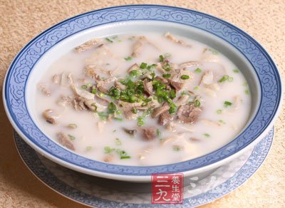 枸杞用水泡洗干淨