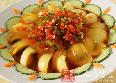 牛肉切粒後用醬油