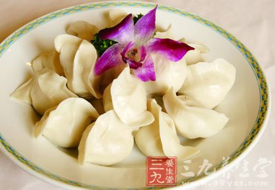 蝦剝殼抽去泥腸後用少許鹽抓洗一下